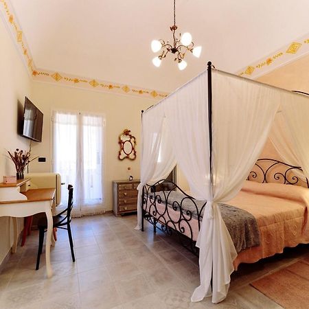 Come Nelle Favole The Classic B&B โตยราโน ภายนอก รูปภาพ