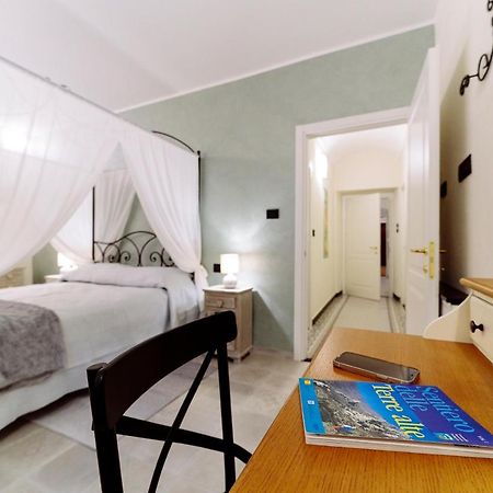 Come Nelle Favole The Classic B&B โตยราโน ภายนอก รูปภาพ