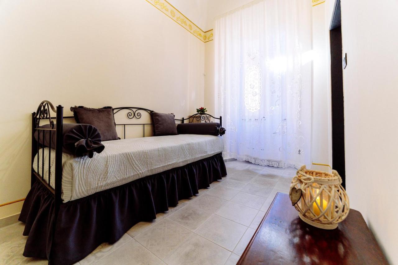 Come Nelle Favole The Classic B&B โตยราโน ภายนอก รูปภาพ