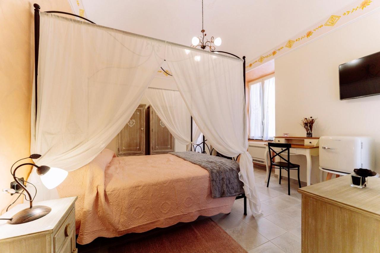 Come Nelle Favole The Classic B&B โตยราโน ภายนอก รูปภาพ