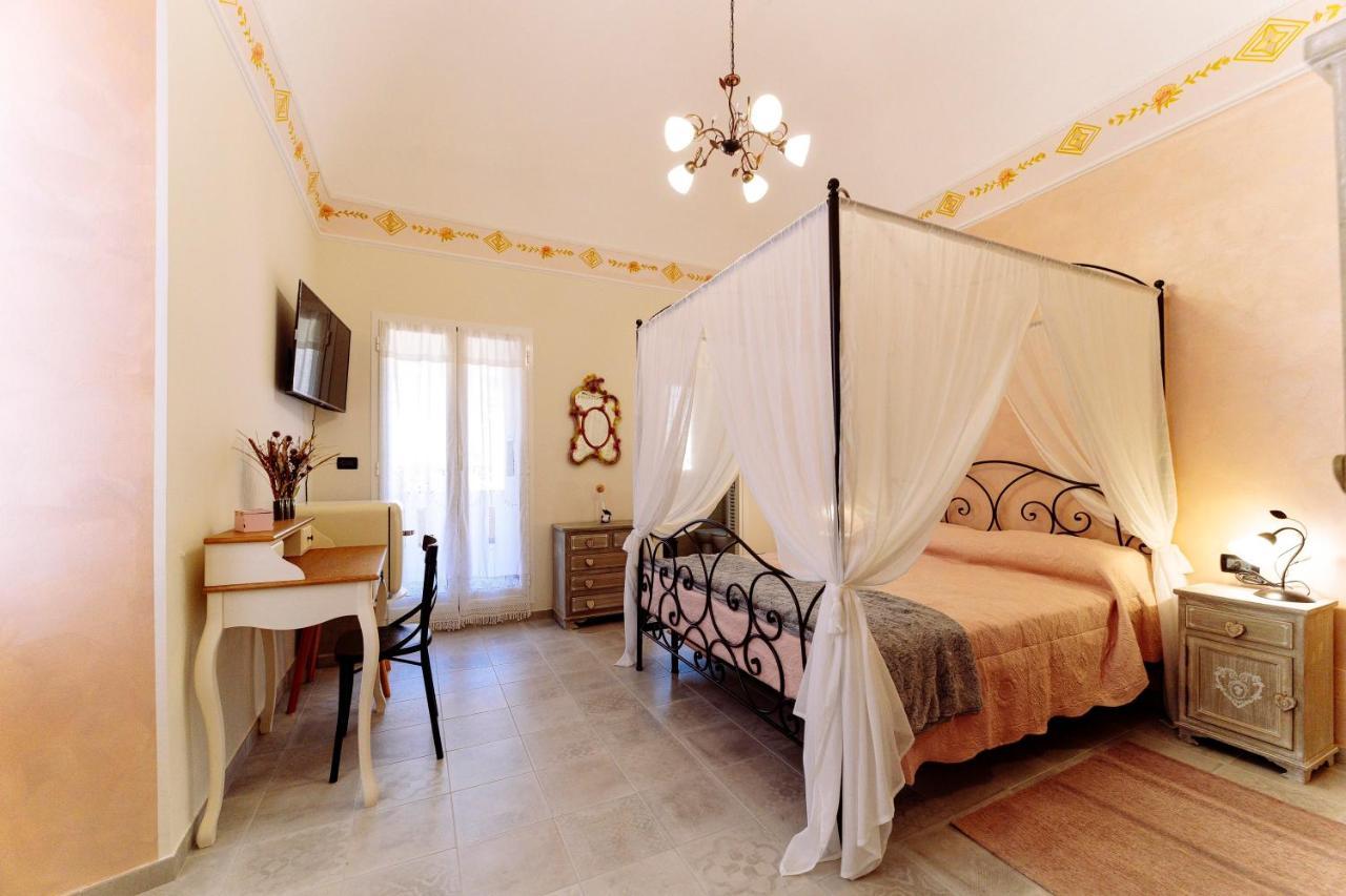 Come Nelle Favole The Classic B&B โตยราโน ภายนอก รูปภาพ