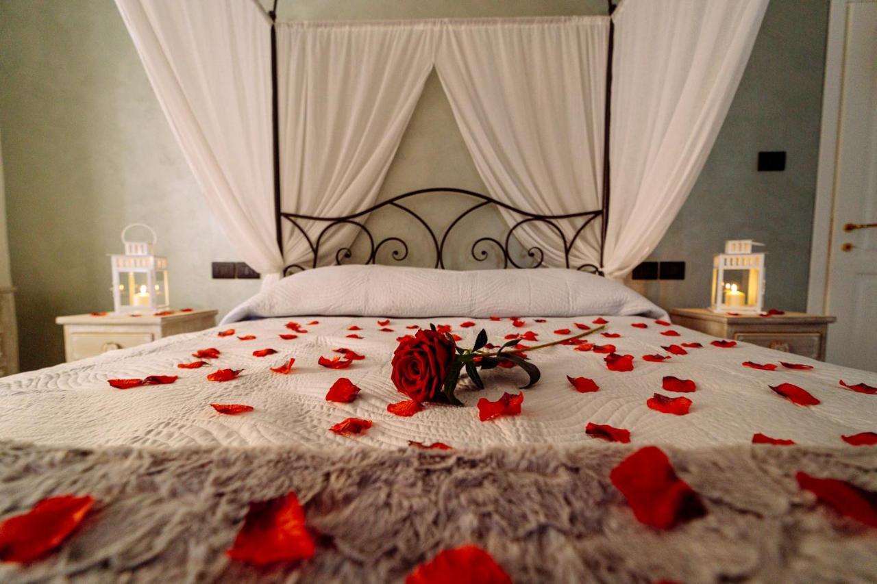 Come Nelle Favole The Classic B&B โตยราโน ภายนอก รูปภาพ
