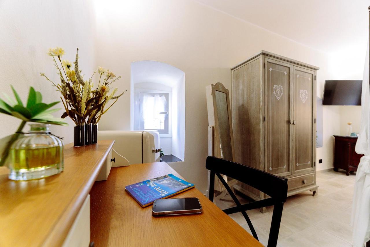 Come Nelle Favole The Classic B&B โตยราโน ภายนอก รูปภาพ