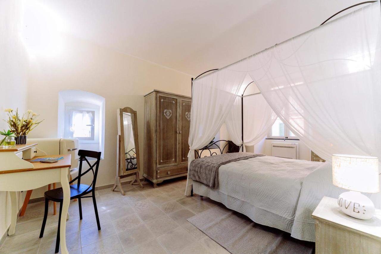 Come Nelle Favole The Classic B&B โตยราโน ภายนอก รูปภาพ