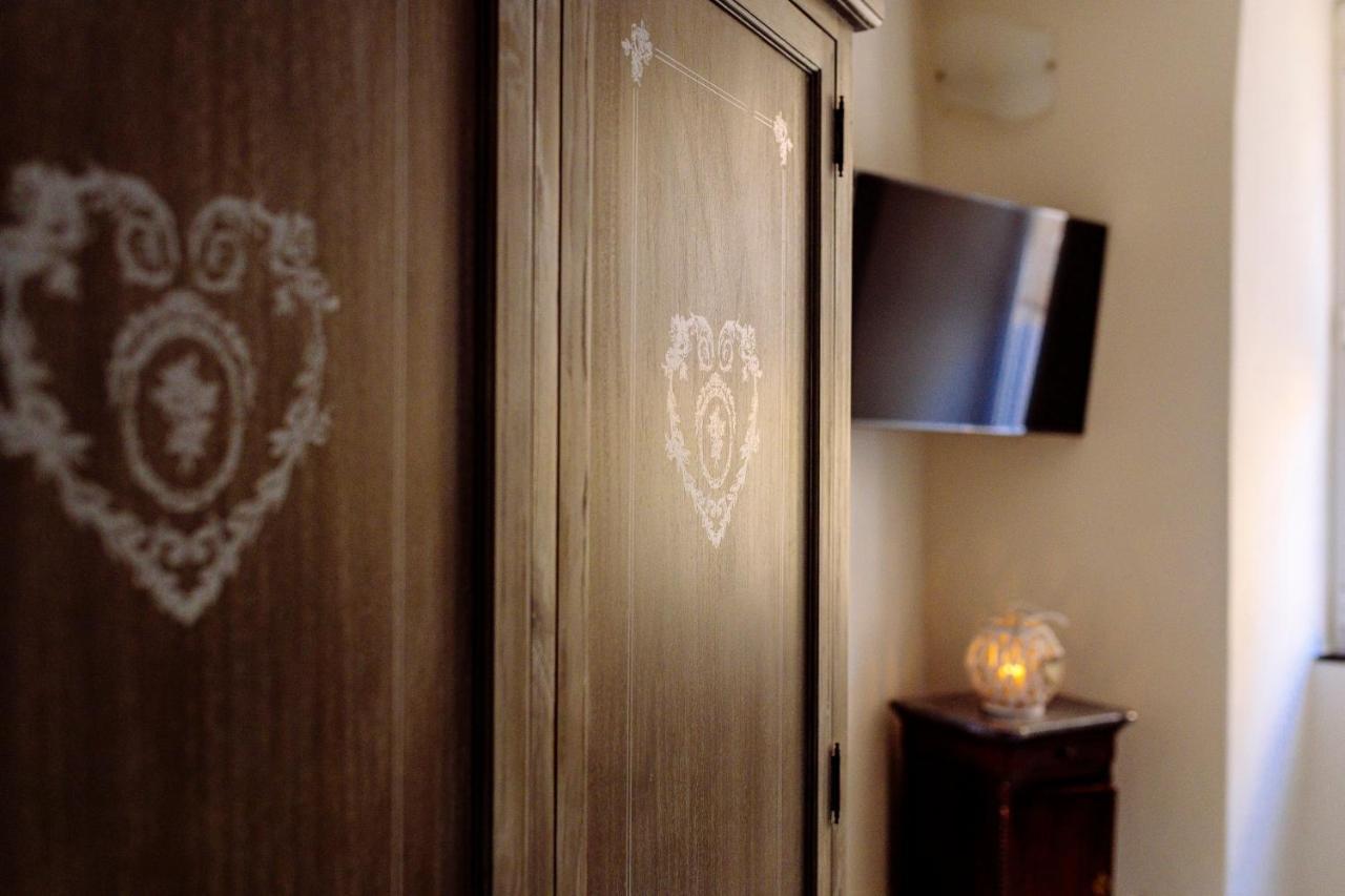 Come Nelle Favole The Classic B&B โตยราโน ภายนอก รูปภาพ