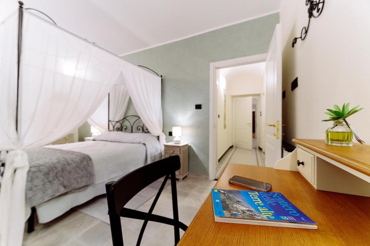 Come Nelle Favole The Classic B&B โตยราโน ภายนอก รูปภาพ