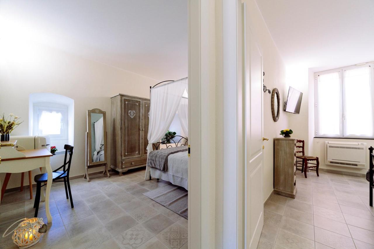 Come Nelle Favole The Classic B&B โตยราโน ภายนอก รูปภาพ
